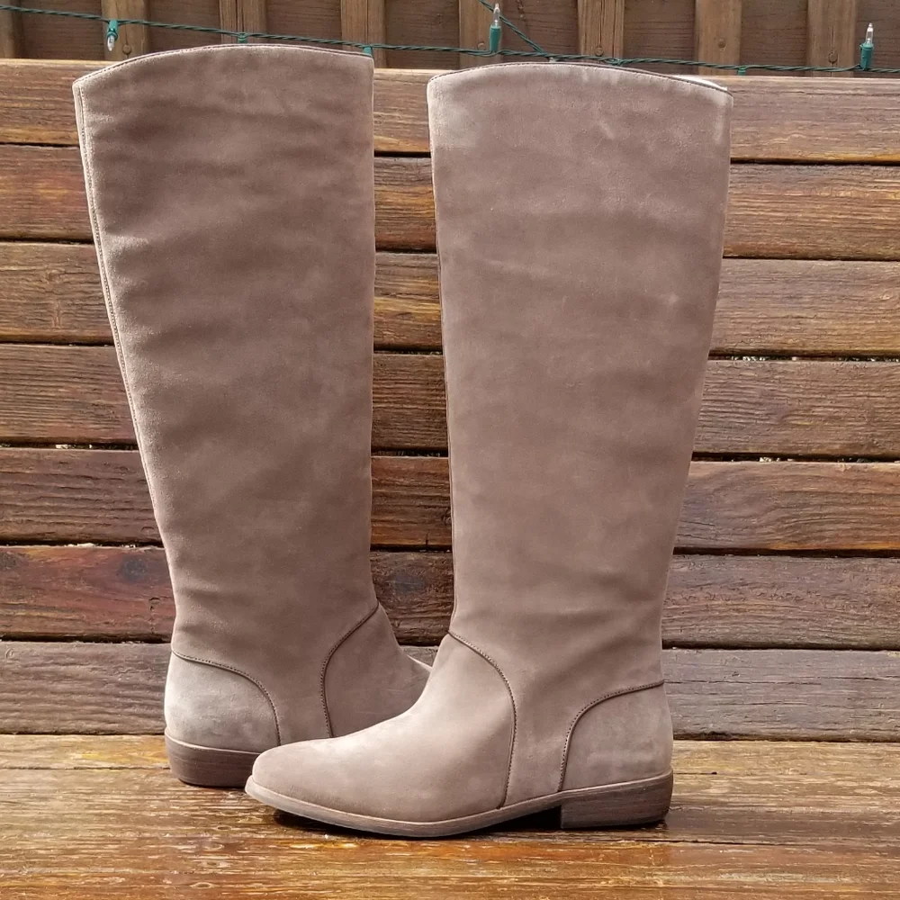 UGG Women's Tall Brown Boots - Picture 2 of 12